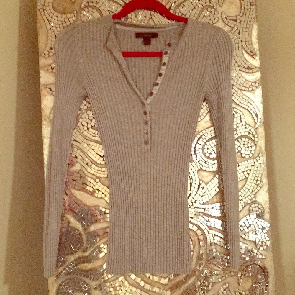 Like new Express size small.swetaer top! Sexy